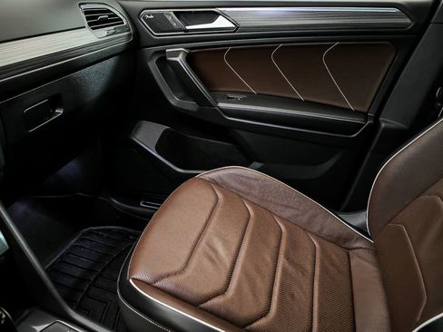 Certified 2024 Volkswagen Tiguan SEL R-Line image 25