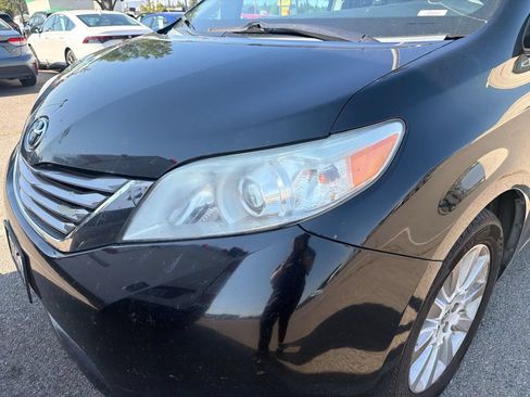 Used 2015 Toyota Sienna XLE w/ XLE Navigation Package AWD/4WD image 2