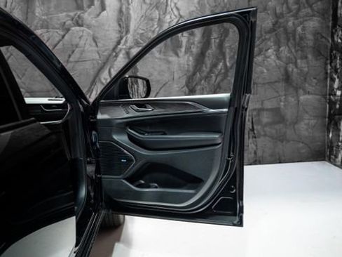 Used 2023 Jeep Grand Cherokee Overland w/ Luxury Tech Group IV image 6