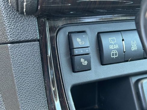 Used 2017 Chevrolet Traverse LT FWD image 28