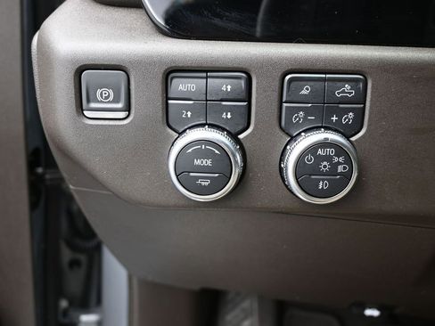 Used 2025 GMC Sierra 1500 SLT w/ SLT Premium Package AWD/4WD image 14