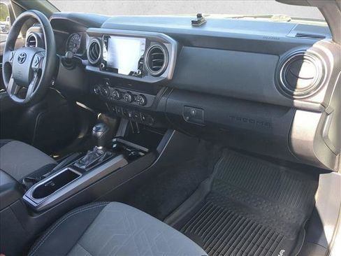 Used 2020 Toyota Tacoma TRD Off-Road w/ Technology Package AWD/4WD image 20