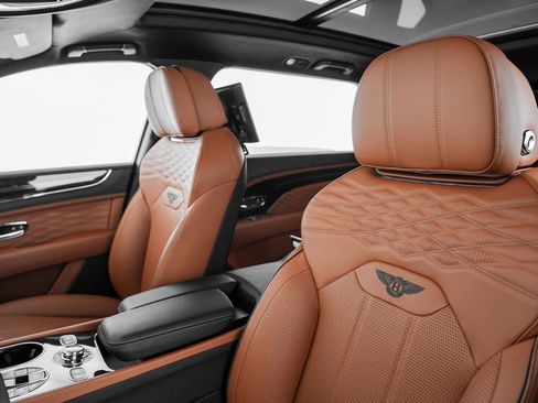 Used 2023 Bentley Bentayga Extended Wheelbase AWD/4WD image 16