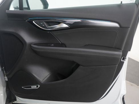 Used 2024 Buick Envision Preferred image 11