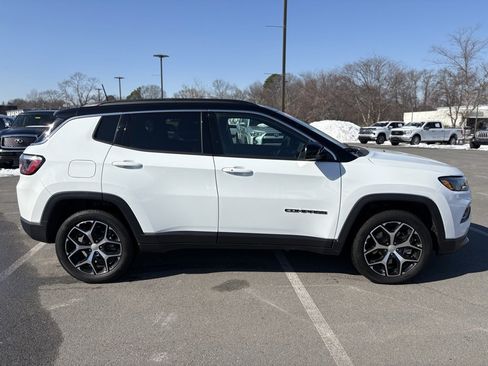 Used 2024 Jeep Compass Limited image 9