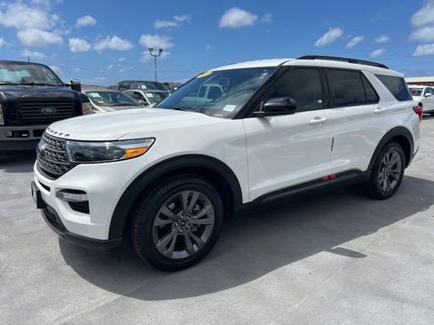 Used 2022 Ford Explorer XLT w/ Equipment Group 202A RWD image 3