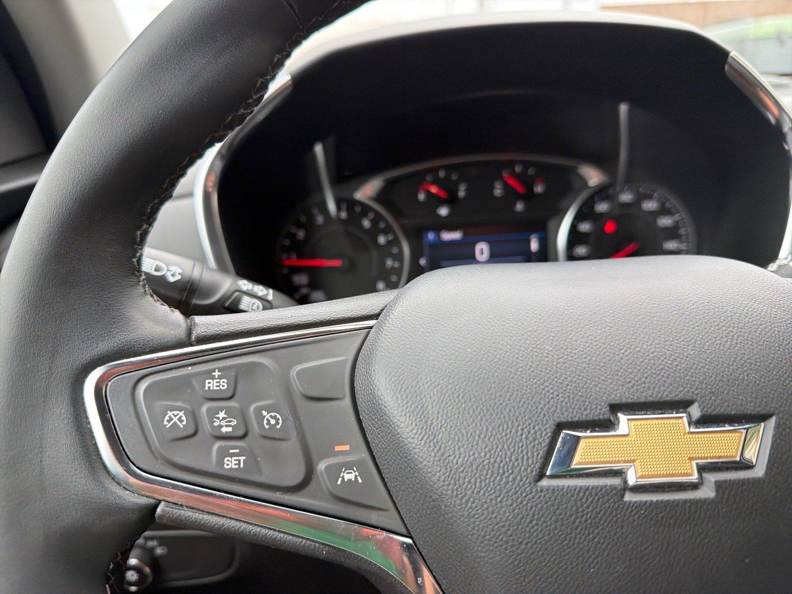 Used 2024 Chevrolet Equinox LT FWD image 16