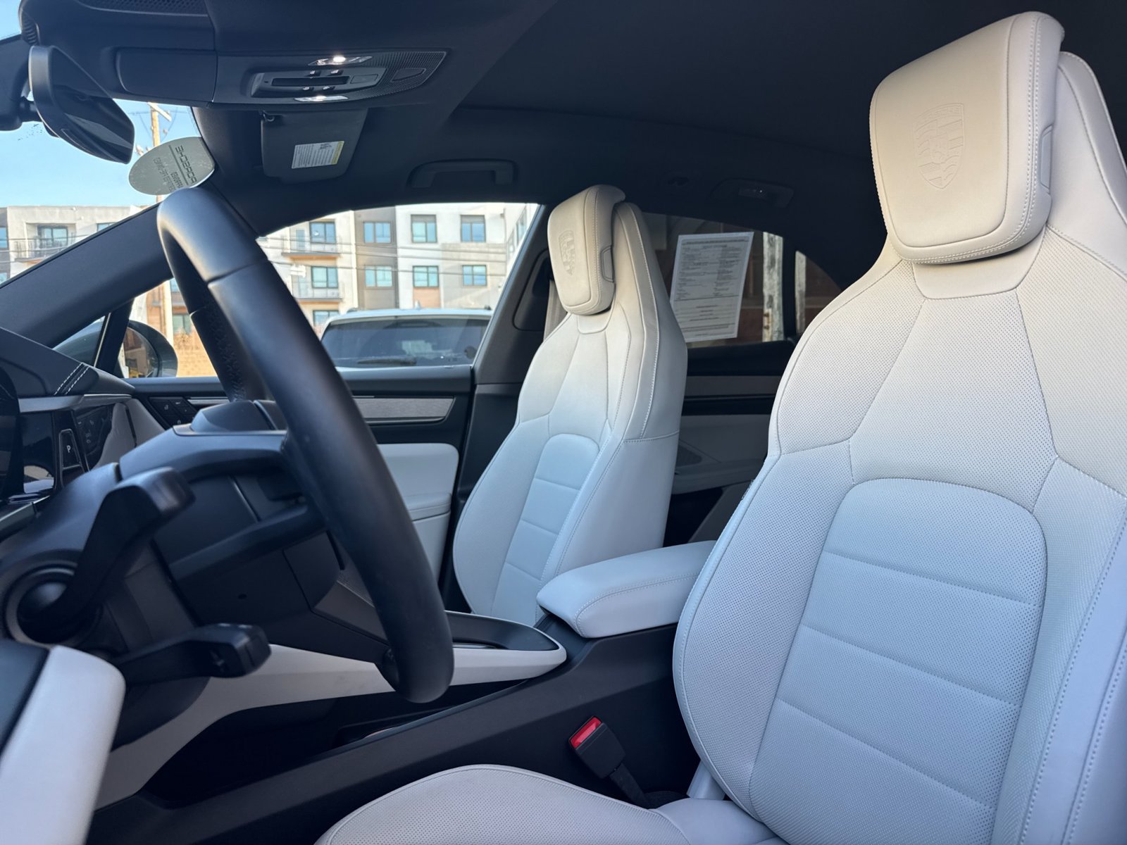 Certified 2025 Porsche Macan 4 Electric AWD/4WD image 5