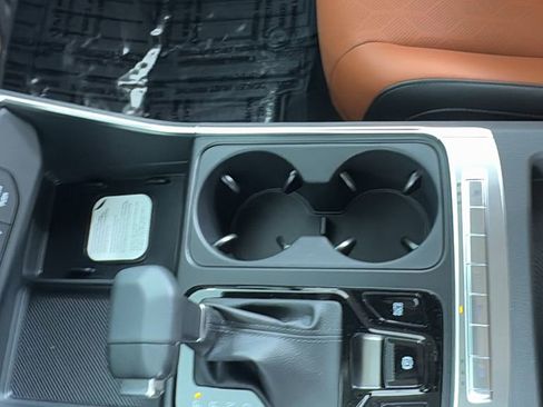 New 2026 Kia Carnival EX FWD image 30