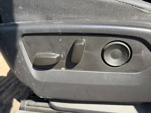 Used 2023 Chevrolet Silverado 1500 LT AWD/4WD image 15