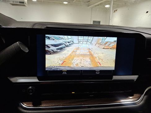 Used 2024 Chevrolet Silverado 1500 LT image 18