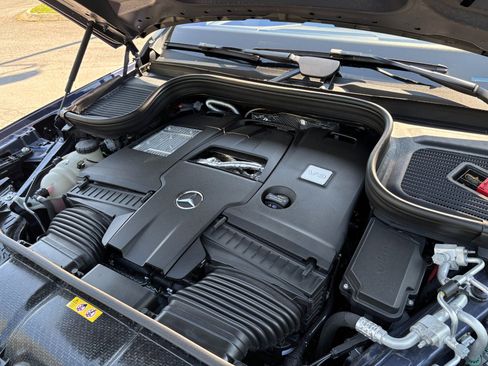 Used 2024 Mercedes-Benz GLS 580 4MATIC image 69