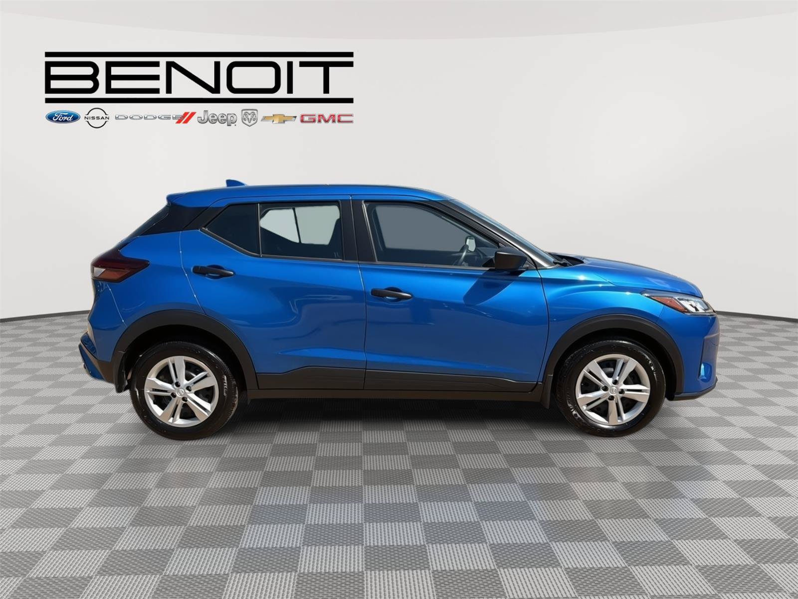 Used 2025 Nissan Kicks Play S FWD image 6