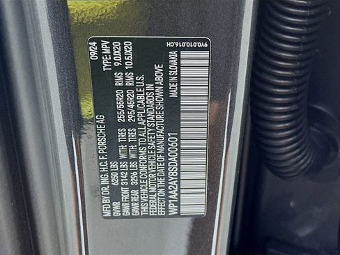 Certified 2025 Porsche Cayenne AWD/4WD image 35