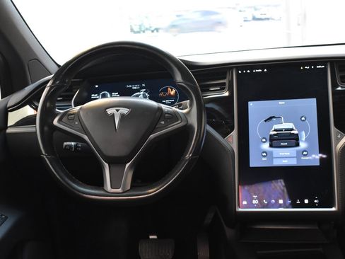 Used 2018 Tesla Model X 75D image 26