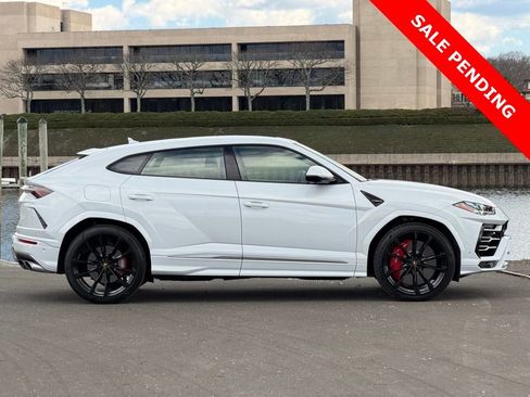 Used 2022 Lamborghini Urus image 6