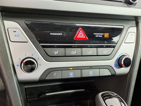 Used 2018 Hyundai Elantra SEL FWD image 21
