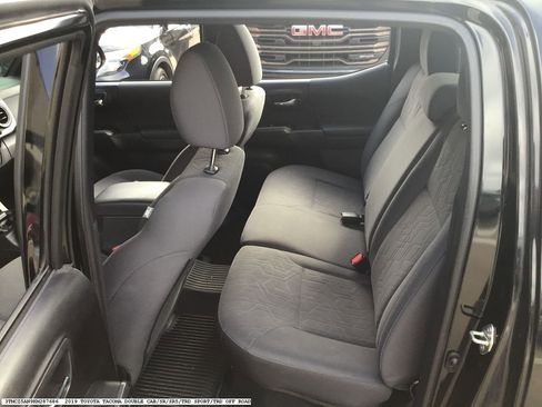 Used 2019 Toyota Tacoma TRD Sport image 14