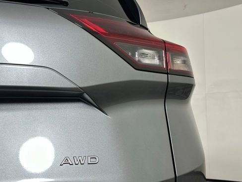 Used 2025 Nissan Rogue S image 13