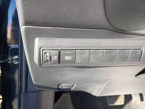 Used 2025 Toyota Corolla SE image 21