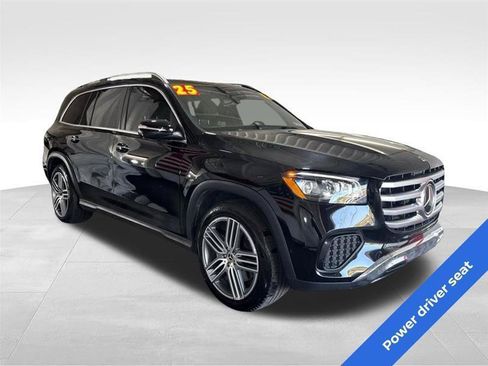 Used 2025 Mercedes-Benz GLS 450 4MATIC image 3