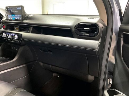 Used 2025 Honda Pilot Touring image 19