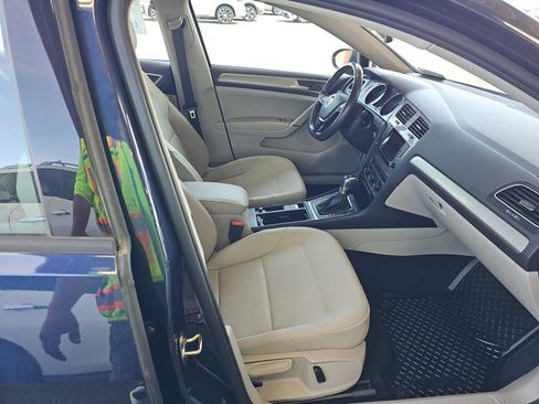 Used 2015 Volkswagen e-Golf SEL Premium image 9