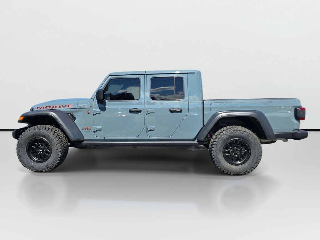 Used 2025 Jeep Gladiator Mojave w/ Convenience Group AWD/4WD image 2
