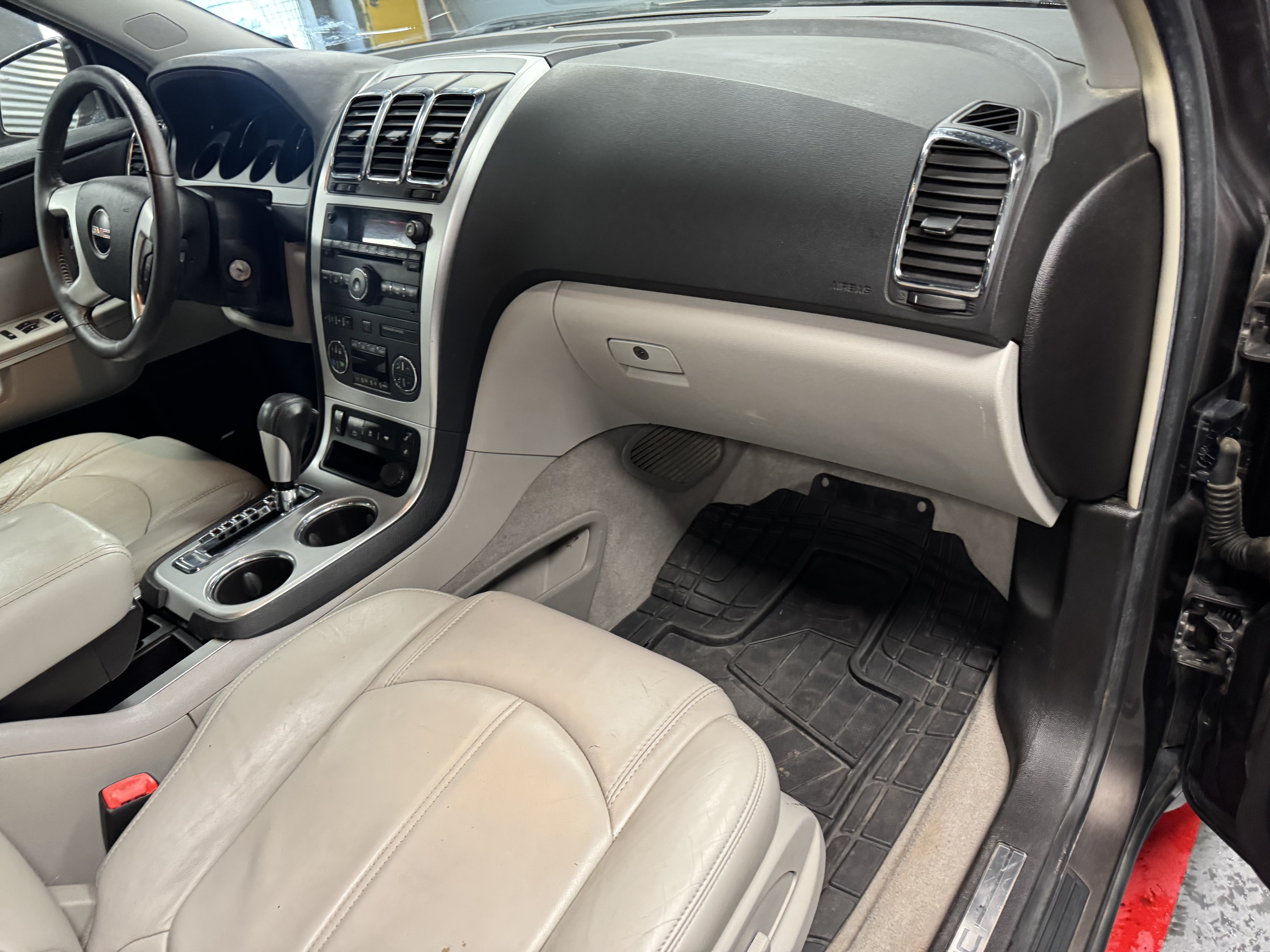 Used 2009 GMC Acadia SLT FWD image 11