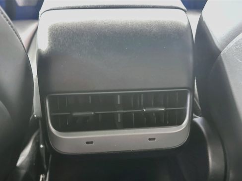 Used 2022 Tesla Model Y Long Range AWD/4WD image 26