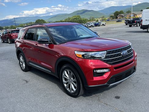 Used 2024 Ford Explorer XLT w/ Equipment Group 202A AWD/4WD image 6
