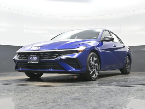 Certified 2025 Hyundai Elantra SEL image 25