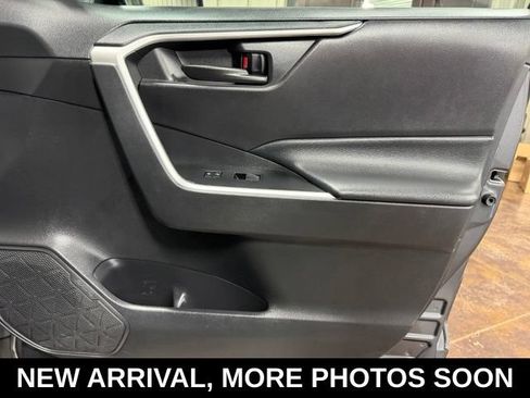 Used 2021 Toyota RAV4 LE FWD image 24