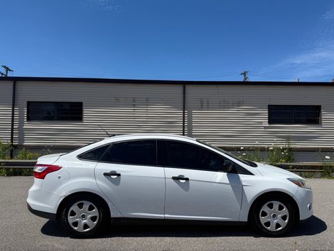 Used 2014 Ford Focus S FWD image 2