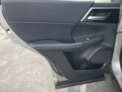 Used 2024 Mitsubishi Outlander SE image 24