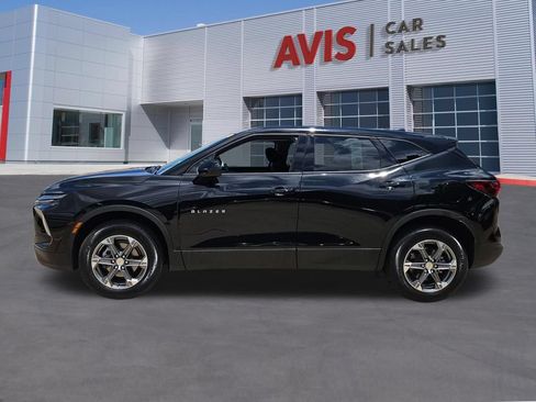 Used 2025 Chevrolet Blazer LT FWD image 2