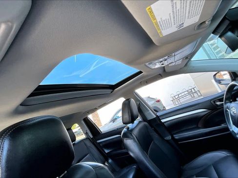 Used 2019 Toyota Highlander XLE image 13