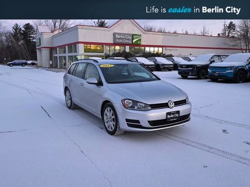 Used 2017 Volkswagen Golf S image 1