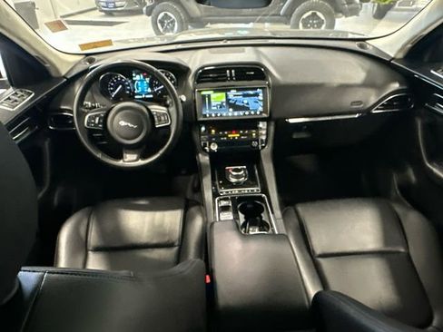 Used 2020 Jaguar F-PACE Premium image 18