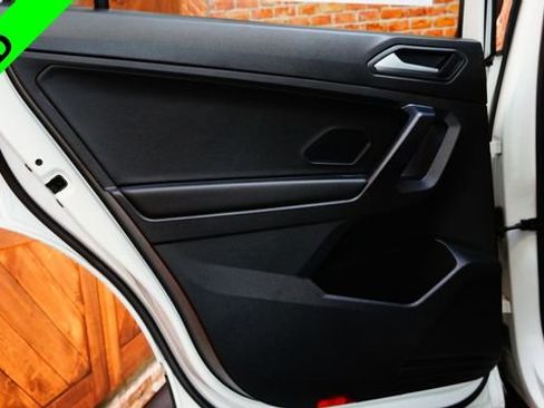 Used 2021 Volkswagen Tiguan SE w/ Panoramic Sunroof Package image 44