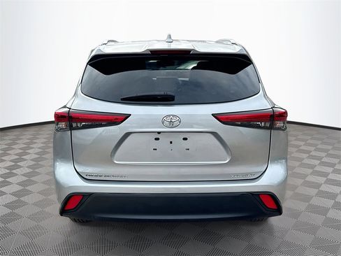 Used 2022 Toyota Highlander XLE image 7