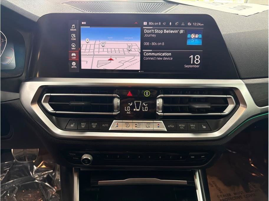 Used 2022 BMW 330i Sedan w/ M Sport Package RWD image 9