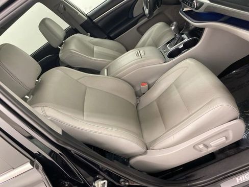 Used 2019 Toyota Highlander Limited Platinum AWD/4WD image 31
