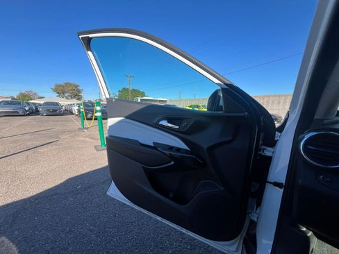 Used 2025 Chevrolet Trax LT image 20