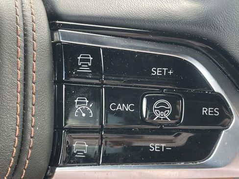 Used 2023 Jeep Grand Cherokee L Summit AWD/4WD image 24