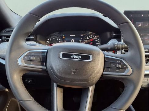 Used 2024 Jeep Compass Latitude AWD/4WD image 11