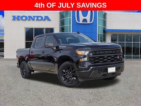 Used 2024 Chevrolet Silverado 1500 Custom RWD image 2