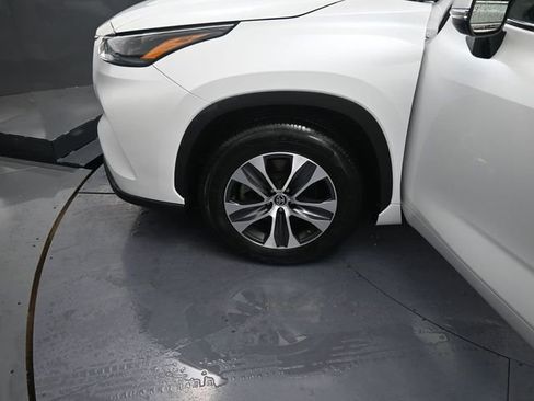 Used 2023 Toyota Highlander XLE FWD image 15