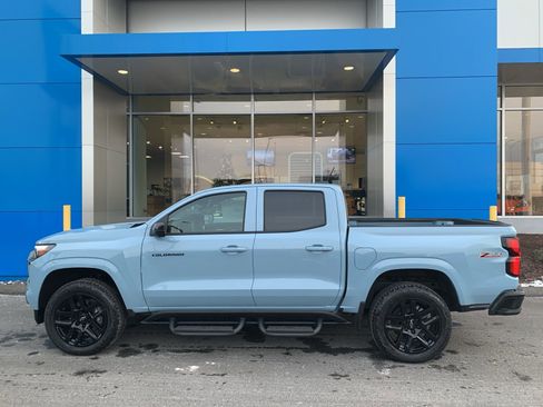 Used 2025 Chevrolet Colorado Z71 w/ Technology Package AWD/4WD image 8