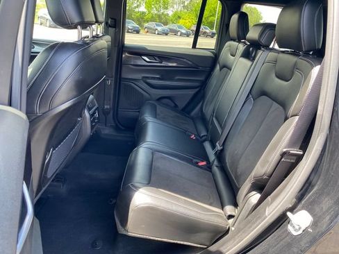 Used 2023 Jeep Grand Cherokee Altitude AWD/4WD image 18